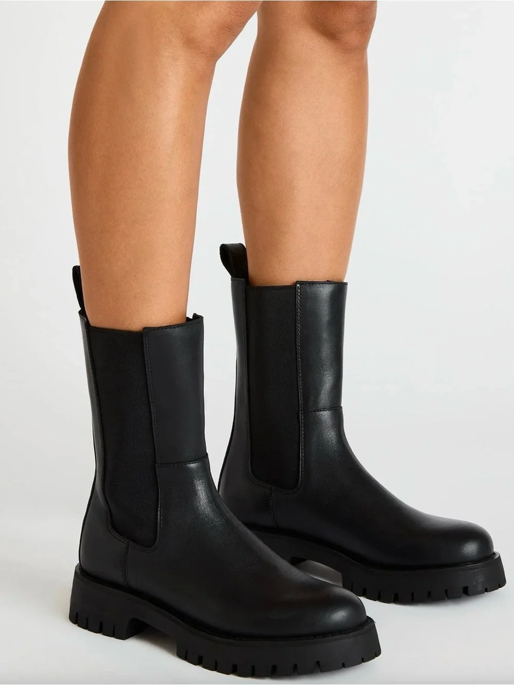 Lowa Women’s Black Lace-Up Lug Sole Boots